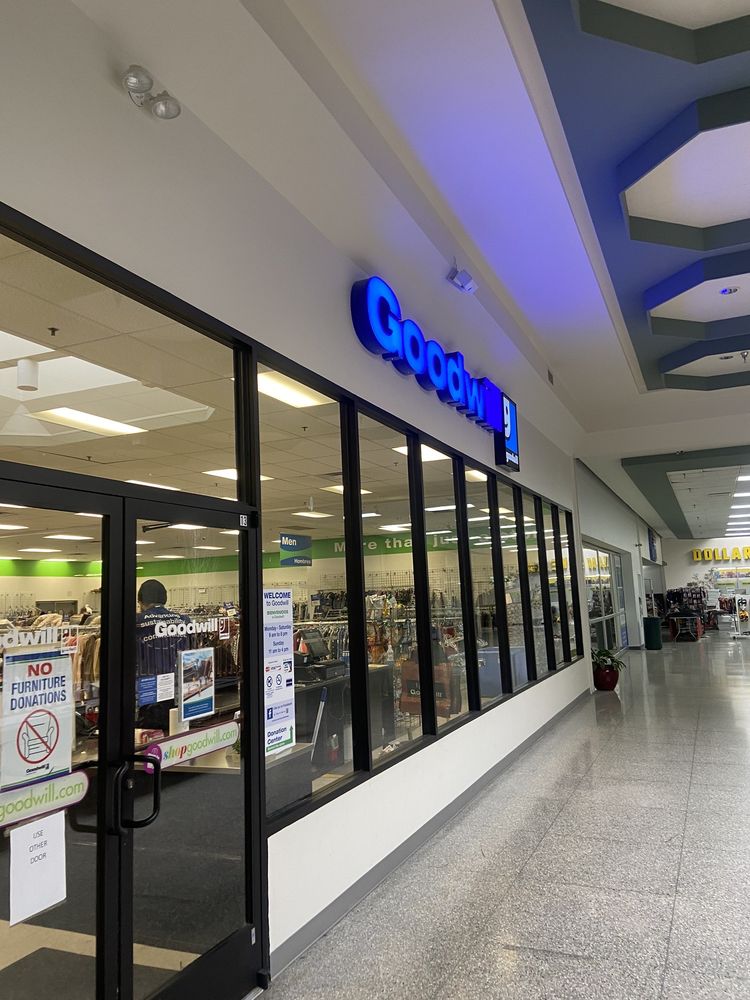 Cressona Mall Image