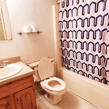 White Deer Motel - Deluxe Room 21 bathroom - Hotels Near Me - Montgomery, Pennsylvania White Deer Motel - Deluxe Room 21 bathroom - Hotels Near Me - Montgomery, Pennsylvania
