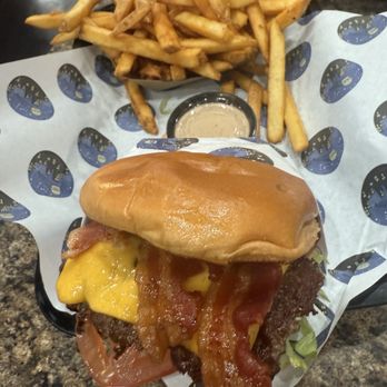 5th Street Burger & Fries - Burgers Near Me - Tempe, Arizona