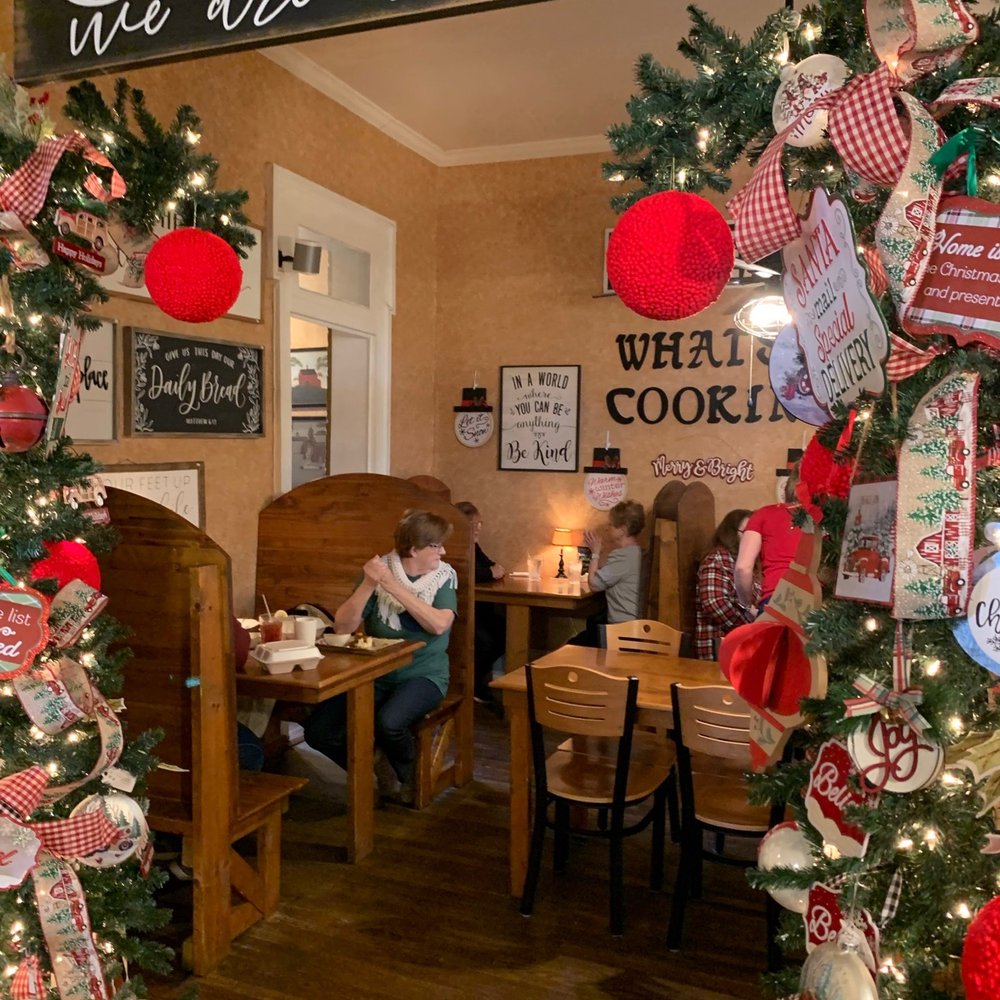 Back Home Restaurant - Dining room - Comfort Food Near Me - Elizabethtown, Kentucky Back Home Restaurant - Dining room - Comfort Food Near Me - Elizabethtown, Kentucky