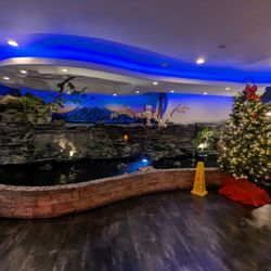 Kobé Japanese Steakhouse - Altamonte Springs - Lobby area with fountain and fish