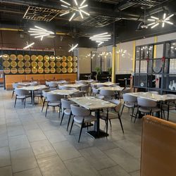 Blue Sunday Bar & Grill - Restaurant seating side