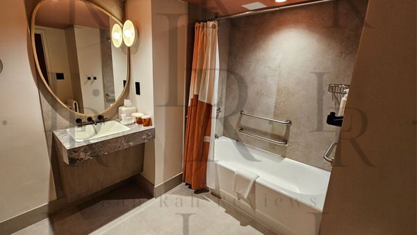 Sandbourne Santa Monica, Autograph Collection by null
