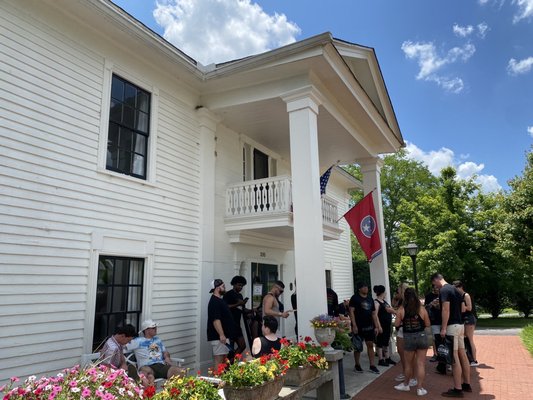 Miss Mary Bobo's Restaurant by null