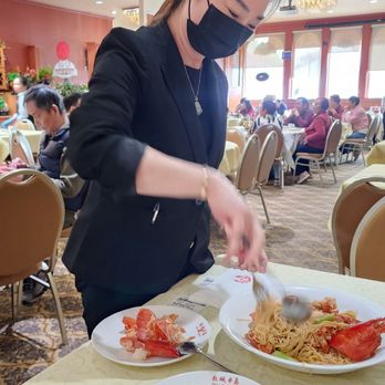 Chefs Wok - Wendy the manager provided table service. Fresh Maine lobster with skinny egg noodles. - Dim Sum Near Me - Alameda, California Chefs Wok - Wendy the manager provided table service. Fresh Maine lobster with skinny egg noodles. - Dim Sum Near Me - Alameda, California
