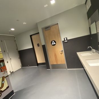Tipsy Putt - Unisex bathroom - Pubs Near Me - Emeryville, California