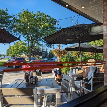 Grill House - Nice outdoor patio - American Near Me - Northbrook, Illinois