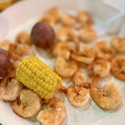 Wade's Place - Shrimp boil special