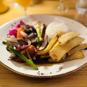 Warike Restobar - LOMO SALTADO CLASICO - Latin American Near Me - Santa Rosa, California