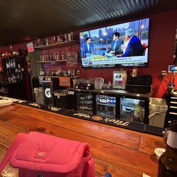 Lorenzo’s Corner Pizza & Pub