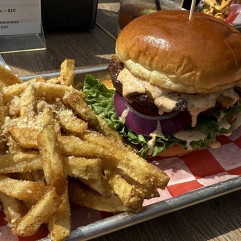Voodoo Brewing - Foodoo Burger. Really good burger. Cooked perfectly with crispy edges. Sauce rocked! - Brewpubs Near Me - St. Petersburg, Florida Voodoo Brewing - Foodoo Burger. Really good burger. Cooked perfectly with crispy edges. Sauce rocked! - Brewpubs Near Me - St. Petersburg, Florida