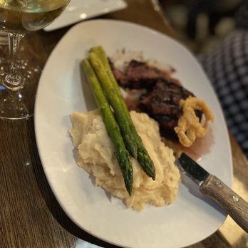 Bistro 7 - Filet mignon, mashed potatoes & grilled asparagus - New American Near Me - Reno, Nevada