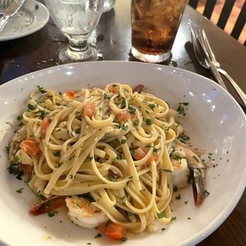 Pompeii Ristorante - Shrimp Linguine with White Wine - Italian Near Me - Los Altos, California Pompeii Ristorante - Shrimp Linguine with White Wine - Italian Near Me - Los Altos, California