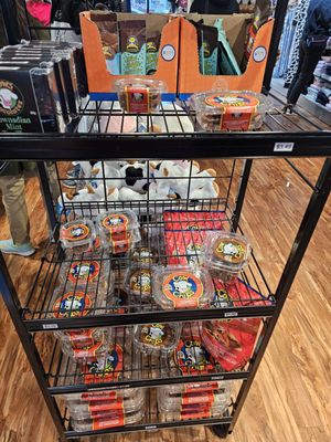 COWS Niagara-On-The-Lake by null