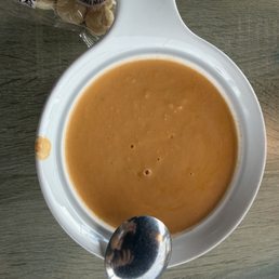 Lobster bisque - 4/5, not much lobster pieces but tasted good.