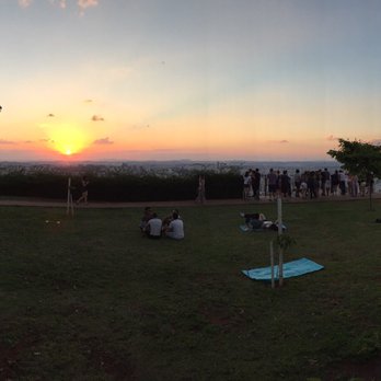 Mirante do Mangabeiras - People lining up to see the disk drop - Landmarks & Historical Buildings Near Me - Belo Horizonte, MG