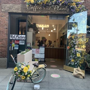 Coffee and Plants - Outside - Coffee & Tea Near Me - Pasadena, California