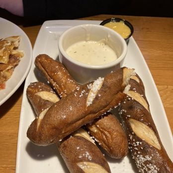 Applebee's Grill + Bar - Brew Pub Pretzels & Beer Cheese Dip - American Near Me - Bloomington, Indiana Applebee's Grill + Bar - Brew Pub Pretzels & Beer Cheese Dip - American Near Me - Bloomington, Indiana