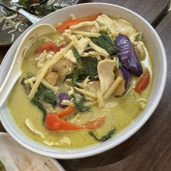 Ruuthai's Kitchen - Yellow curry - Thai Near Me - Bridgeport, Connecticut