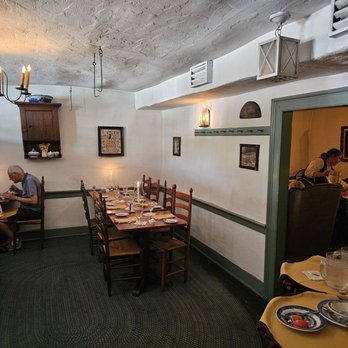 Dobbin House Tavern - First floor dining - Bars Near Me - Gettysburg, Pennsylvania