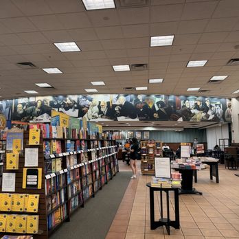 Barnes & Noble - Books - Bookstores Near Me - Sunset Valley, Texas