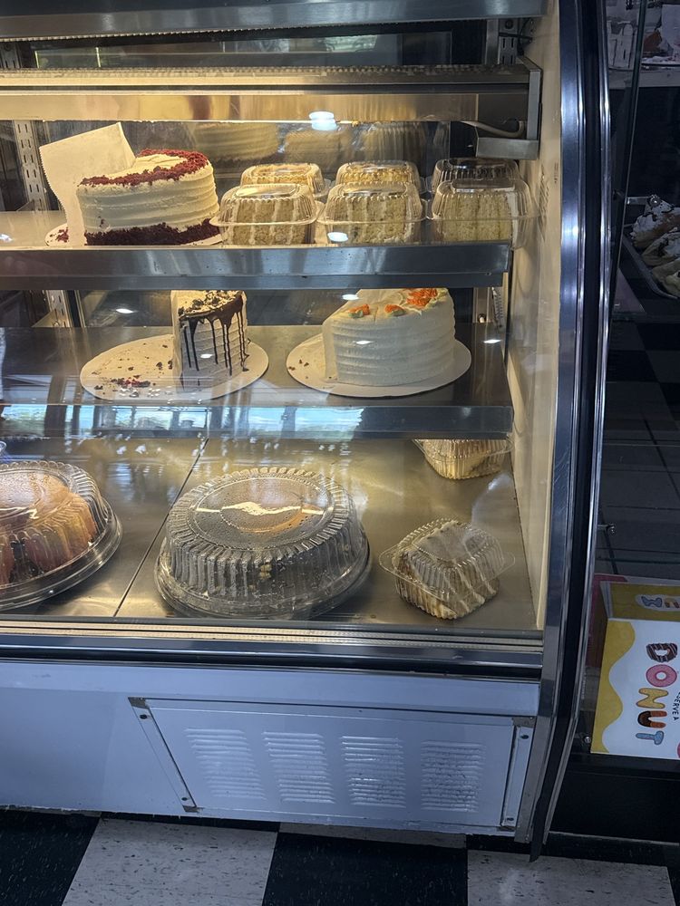 Camila's Bakery & More Logo