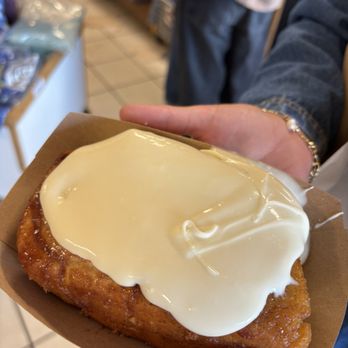 Old West Cinnamon Rolls - Cinnamon roll with cream cheese frosting - Bakeries Near Me - Pismo Beach, California Old West Cinnamon Rolls - Cinnamon roll with cream cheese frosting - Bakeries Near Me - Pismo Beach, California