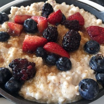 Hotel Saint George - Irish oatmeal with berries at breakfast - Hotels Near Me - Marfa, Texas Hotel Saint George - Irish oatmeal with berries at breakfast - Hotels Near Me - Marfa, Texas