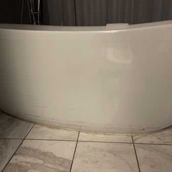 Palms Place - This is the tub in the room. Look how dirty it is by the bottom of it. - Hotels Near Me - Las Vegas, Nevada
