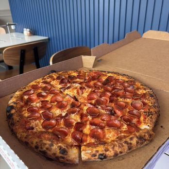 Pizza Parlor - Pizza Near Me - Long Beach, California