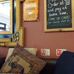L's Coffee & Book Shop - Cozy sitting area