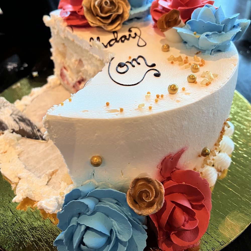Even after a few days plus 150+ miles of travel this cake was so fresh. Look at the beautiful layers and the fresh strawberries.