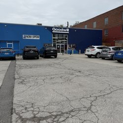Goodwill Midtown - Entrance