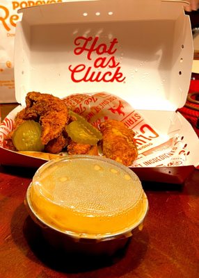 Original Clyde's Hot Chicken by null