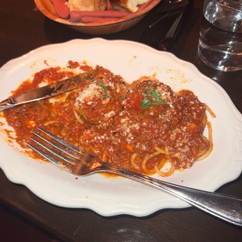 Trivoli Tavern - Spaghetti bolognese | dinner w friends - American Near Me - Chicago, Illinois Trivoli Tavern - Spaghetti bolognese | dinner w friends - American Near Me - Chicago, Illinois