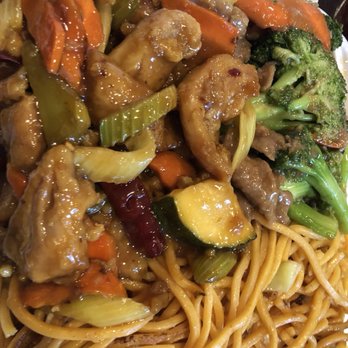 Golden Fortune Express - Kung Pao Chicken + Beef & Broccoli + Chow Mein - Chinese Near Me - La Crescenta, California Golden Fortune Express - Kung Pao Chicken + Beef & Broccoli + Chow Mein - Chinese Near Me - La Crescenta, California