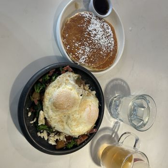 Chicago Waffles - Healthy Breakfast Skillet - Breakfast & Brunch Near Me - Chicago, Illinois Chicago Waffles - Healthy Breakfast Skillet - Breakfast & Brunch Near Me - Chicago, Illinois