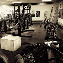 Flex Gym - Hydraulic squat rack.