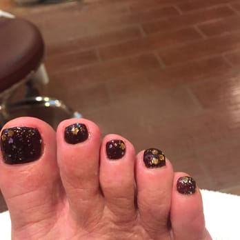 V and B Nails - Cute holiday toes courtesy of v&b nails - Nail Salons Near Me - Prescott, Arizona