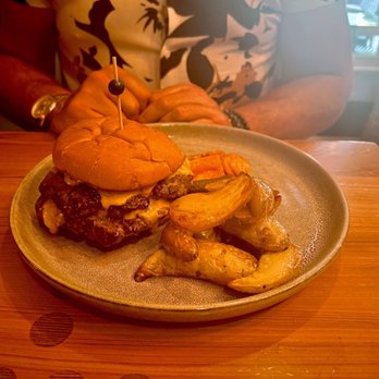 Indigenous Restaurant - Burger - New American Near Me - Sarasota, Florida