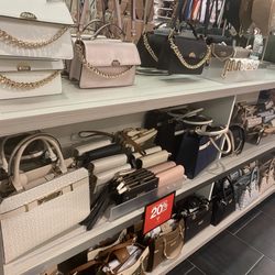 Hagerstown Outlets - Guess handbags