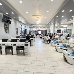BQ Nails and Spa - Enjoy our atmosphere as your way with your family.