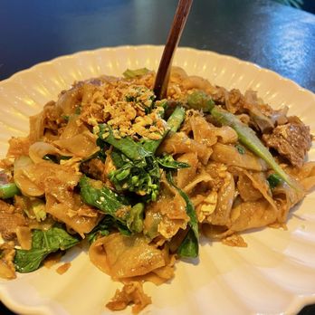 Jumpa Lao Thai Bistro - Pad See Ew Noodle Beef - Laotian Near Me - Las Vegas, Nevada