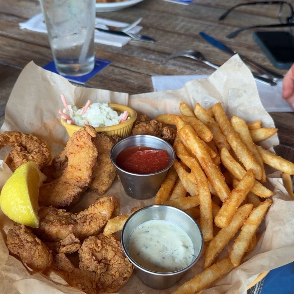 Pinchers - Fried grouper basket - Seafood Near Me - Naples, Florida Pinchers - Fried grouper basket - Seafood Near Me - Naples, Florida