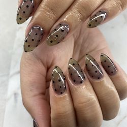 Lavish Nail Bar - Polka dot nails