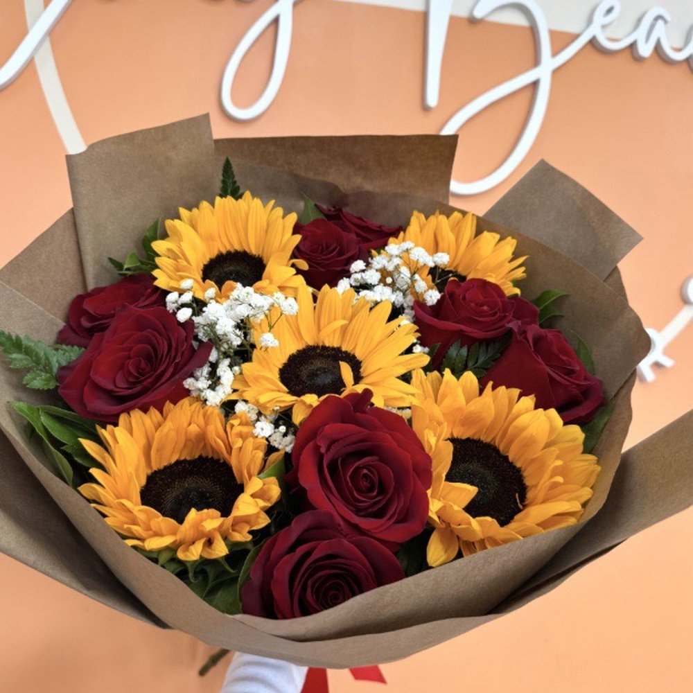 Roses and sunflowers bouquet Roses and sunflowers bouquet