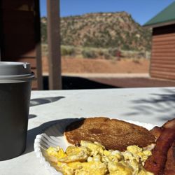 Gooseberry Lodge - Breakfast we made on the grill