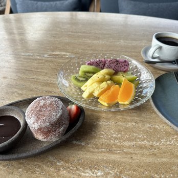 Moana Restaurant - Breakfast appetizers (yeah) malasada and fresh cut tropical fruit. - Wine Bars Near Me - Kailua-Kona, Hawaii Moana Restaurant - Breakfast appetizers (yeah) malasada and fresh cut tropical fruit. - Wine Bars Near Me - Kailua-Kona, Hawaii