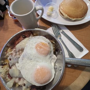 Stacks On Route 66 - CHICAGO SKILLET buttermilk pancake - American Near Me - Glendora, California