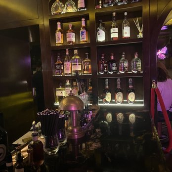 The Peacock Lounge - a bar with a variety of liquors - Lounges Near Me - Savannah, Georgia The Peacock Lounge - a bar with a variety of liquors - Lounges Near Me - Savannah, Georgia